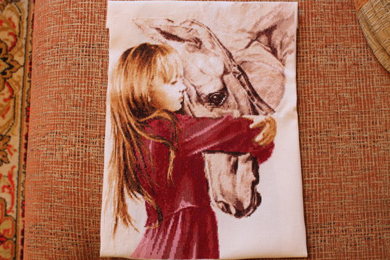 Работа «девочка с лошадью»