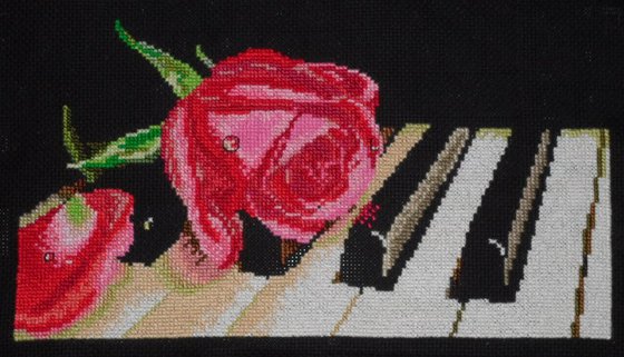 Работа «Розы на пианино»