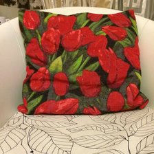 Работа «Красные тюльпаны. Подушка»
