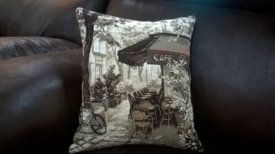 Работа «Подушка «Парижское кафе»»