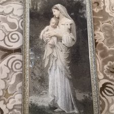 Работа «Дева Мария с ягненком и младенцем на руках»