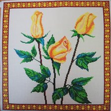 Работа «Подушка с желтыми розами»