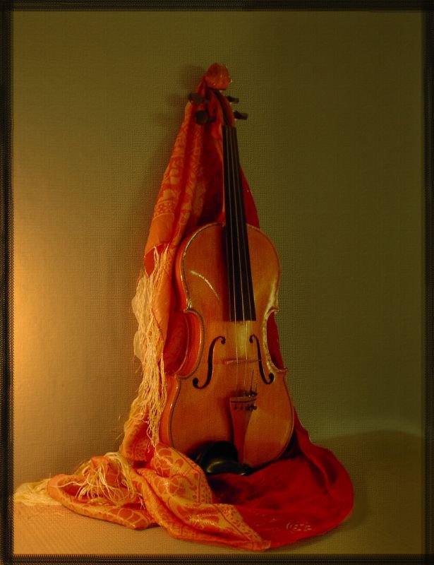 Забытая скрипка - ткань, стена, скрипка - оригинал