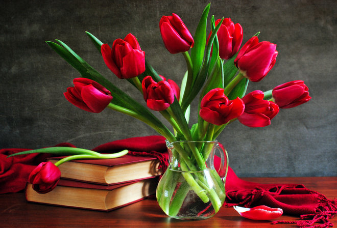 Букет - букет, книги, тюльпаны - оригинал