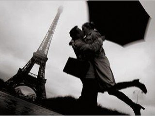 День Влюбленных в Париже! - поцелуй, париж, франция, пара, влюбленные, любовь - оригинал