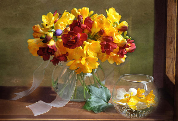 Натюрморт - цветы, лента, ваза - оригинал