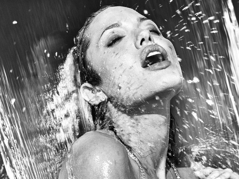А. Джоли - вода, актриса, женщина - оригинал