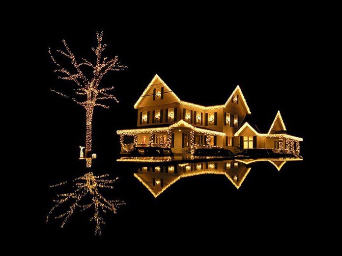 Светящийся домик - огни, дерево, дом, отражение - оригинал