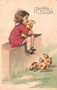 Старые открытки - девочка, цыплята - оригинал