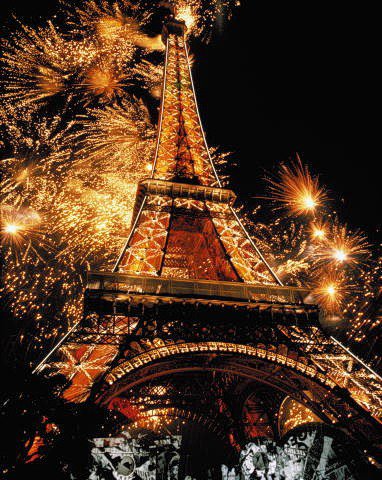Париж. Эйфелева Башня - салют, париж, башня, пейзаж - оригинал