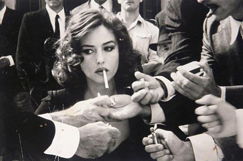 Моника Белуччи с сигаретой - моника, сигарета, женщина, актриса, красота, мужчины - оригинал