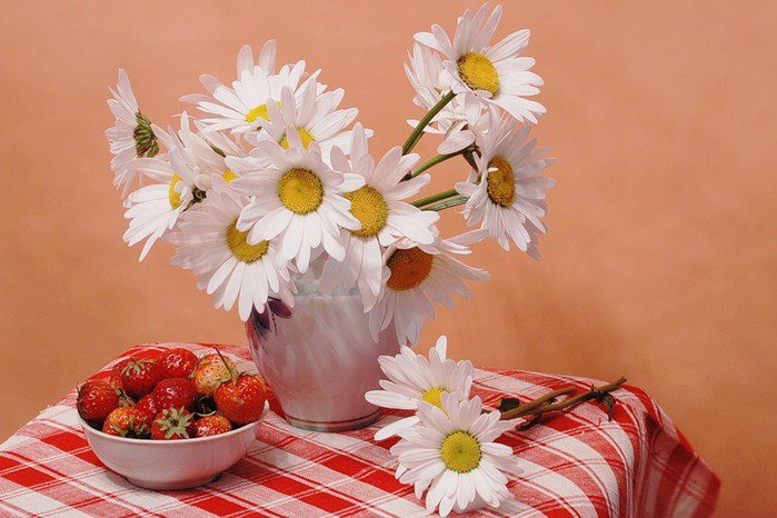 натюрморт - цветы, ромашки, натюрморт, ягоды - оригинал