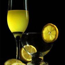 бокал с лимоном