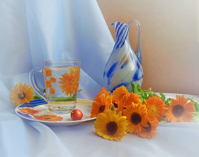 календула - картина цветы натюрморт календула ваза чашка - оригинал