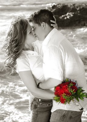 Нежность поцелуя - любовь, букет, розы, пара, влюбленные, поцелуй - оригинал