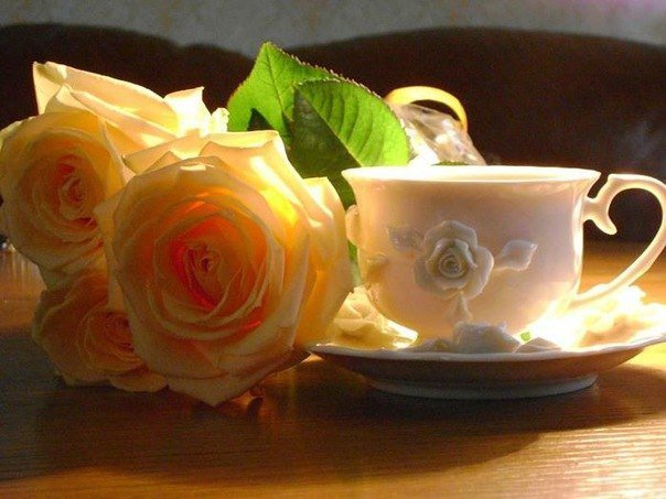 три розы и чашка - оригинал