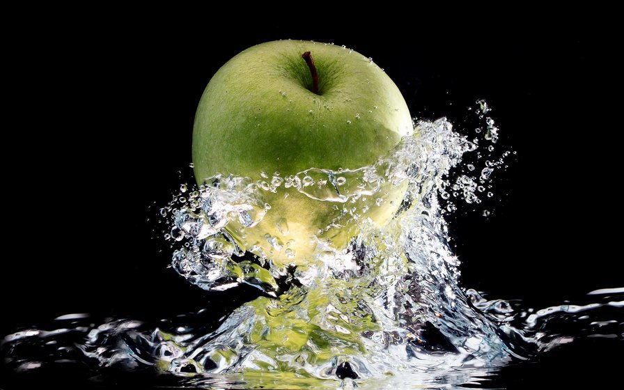 яблоко в воде - оригинал