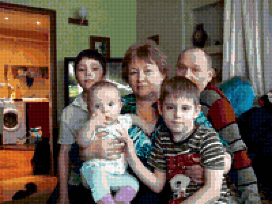 Бабушка и дедушка с внуками - предпросмотр