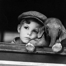 Схема вышивки «Мальчик со слоненком»