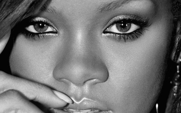 Rihanna - певицы - оригинал