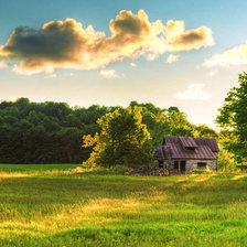 Старый домик на поляне