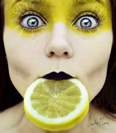 Девушка с лимоном - оригинал