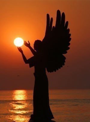 Солнце в руках - фэнтези, ангел - оригинал