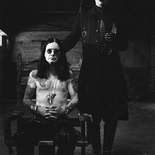 Оригинал схемы вышивки «Ozzy Osbourn and Marilyn Manson» (№430473)