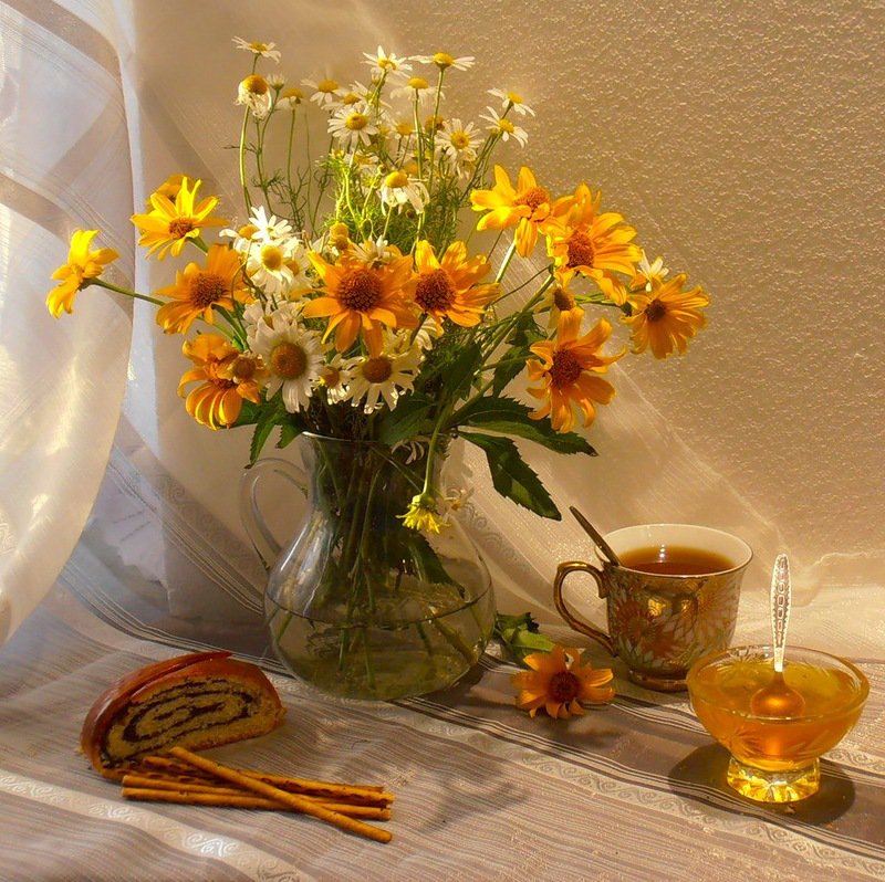 Медовый Спас - мед, золото, цветы - оригинал