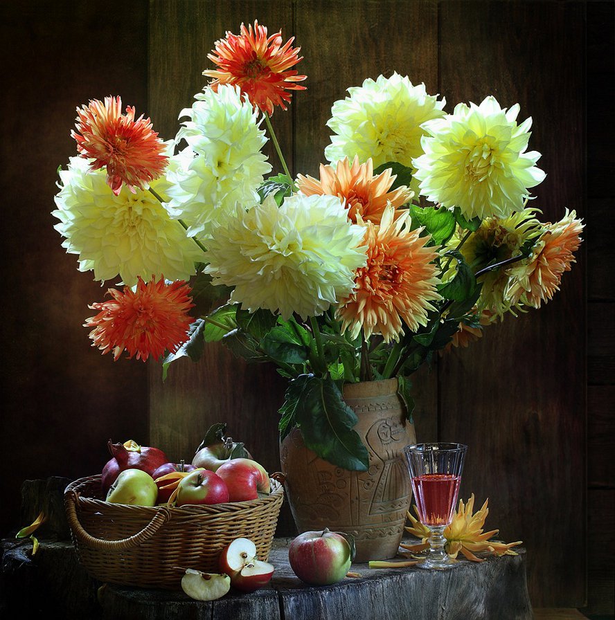№440970 - натюрморт, букет, яблоки, цветы, георгины - оригинал