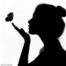 Девушка с бабочкой