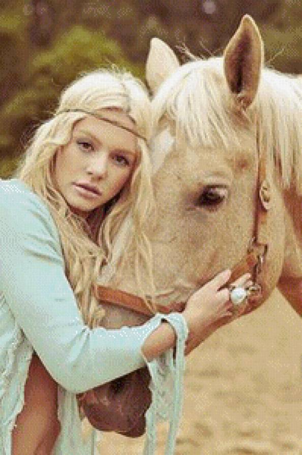 Девушка и лошадь - лошадь, девушка - предпросмотр