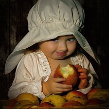 Оригинал схемы вышивки «девочка с яблоком» (№559643)