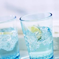 стаканы с водой