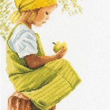 Оригинал схемы вышивки «девочка с яблоком» (№658587)