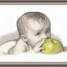 Оригинал схемы вышивки «малыш с яблоком» (№727810)