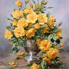 желтые розы в вазе