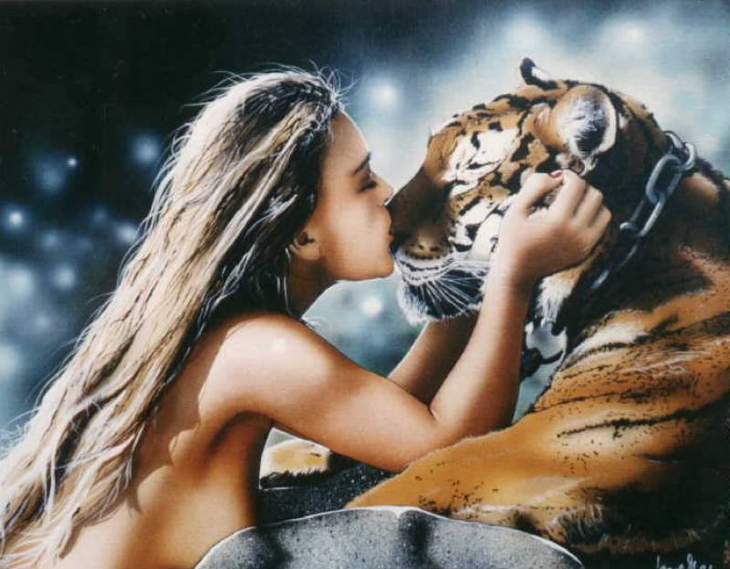 девушка с тигром - лев, девушка животные - оригинал