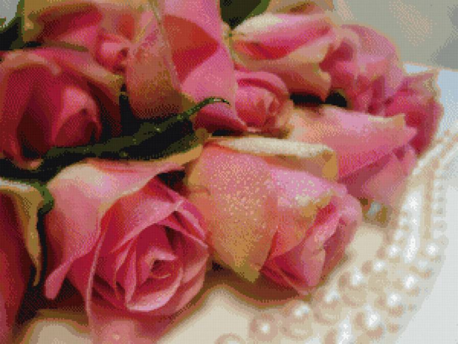 Розы на столе - предпросмотр