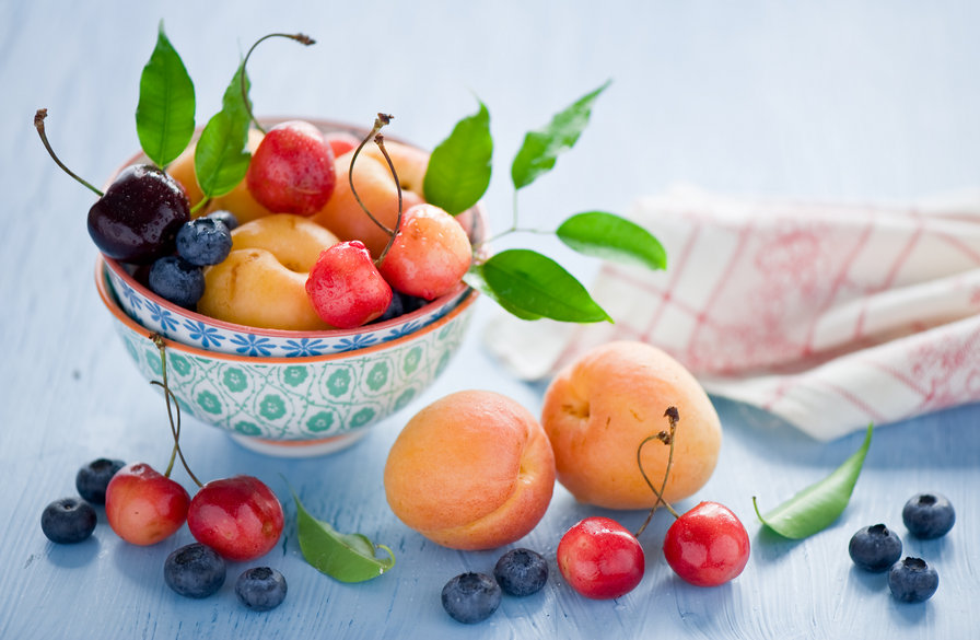 Фруктики - нежно, абрикос, сливы, в, ягоды, персик, посуда, тарелки, фрукты - оригинал
