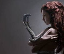 женщина змея