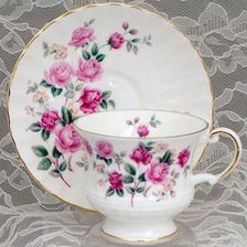 Схема вышивки «taza y plato con pequeñas rosas»