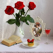 Розы, книга, пироженое 1