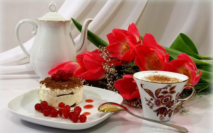 утренний кофе - пироженое, кофе, цветы - оригинал