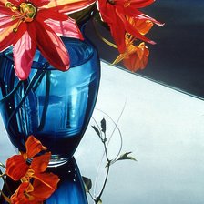 цветы в синей вазе