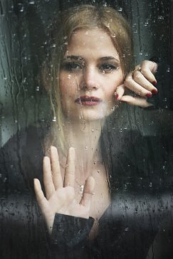 девушка за окном - дождь, девушка, окно - оригинал