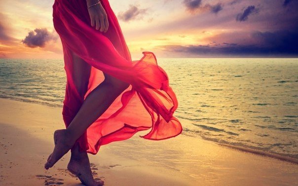 Одиночество - красный, девушка, ноги, море, вода - оригинал