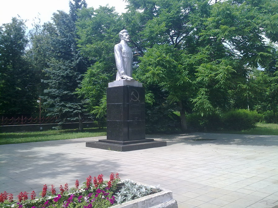 Памятник М.Я Свердлову - оригинал