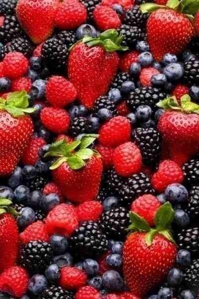 №1017935 - ягоды, малина, клубника, черника, ежевика - оригинал