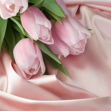Оригинал схемы вышивки «тюльпаны на атласе» (№1111836)